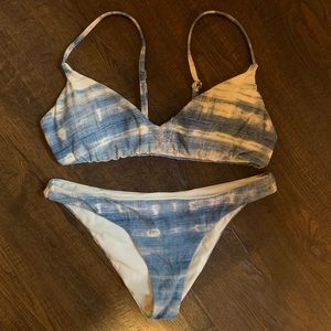 Blue Jean like pattern bikini set. Size xs billabong
